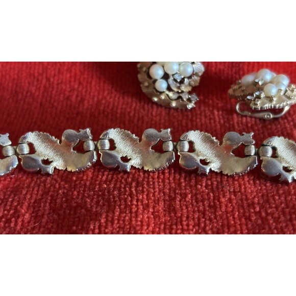 Crown Trifari Heavy Gold Plated, Cubic Zirc, Pearl Necklace & Matching Earrings - Picture 11 of 16